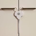Imagen de Pack X2 Trancas Puertas Corazón Correa Flexible Seguridad  Blanco