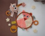 Imagen de Juego Tela Apego Colgante Portachupete Dolce Toys Bebes