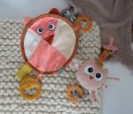Imagen de Juego Tela Apego Colgante Portachupete Dolce Toys Bebes