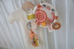 Imagen de Set X2 Colgantes Tela Didáctico Caracol Textura Sonido Dolce