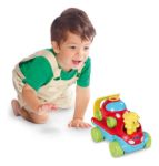 Imagen de Camión Remolcador Con Auto Tomy Juguetes Niños 12 Meses+