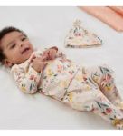 Imagen de Set De 3 Pcs Remera Manga Larga Pelele Con Pie Y Gorrito Coral Claro 0 A 3 Meses