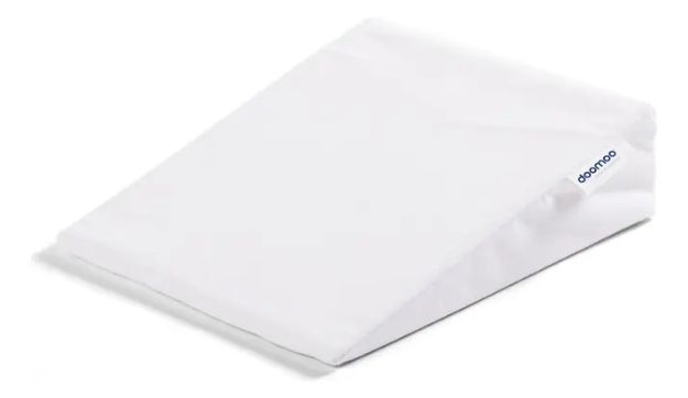 Imagen de Almohada Con Inclinación Rest Easy Small Doomoo Para Bebés Blanco