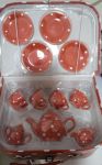 Imagen de Jg Infantil Te Tazas Porcelanadetalle Valija Decolorida 3 A+ Rojo Lunares