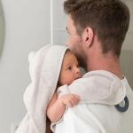 Imagen de Toalla De Baño Grande Con Mordillo Sujecion Dentición Doomoo Beige Lisa