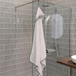 Imagen de Toalla De Baño Grande Con Mordillo Sujecion Dentición Doomoo Blanco Lisa
