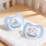 Imagen de Kit De 2 Chupetes Comfort Silicone Que Brillan En La Oscuridad, Blue Elephant Buba, De 0 A 6 Meses Blue Elefant 0-6 Meses