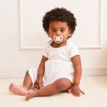 Imagen de Kit De 2 Chupetes Comfort Silicone Que Brillan En La Oscuridad, Color Rosa, Unicornio Buba, De 6 A 12 Meses Mochila Unicornio Rosa 6-12 Meses