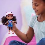 Imagen de Muñeca Gabby De 20 Cm Con Gorra - Gabby's Dollhouse