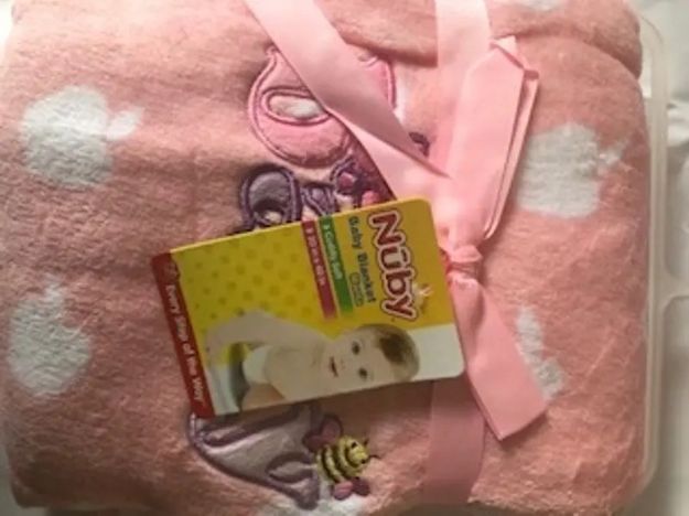 Imagen de  Manta Microfibra Bebé Nuby Diseño Manzanitas Color Rosa 