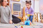 Imagen de Caminador Lanza Pelotas Tomy Niños Juguete Actividades