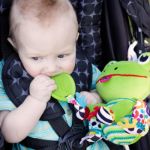 Imagen de Juguete Colgante Rana Con Sonidos Lamaze Peluche Para Bebés