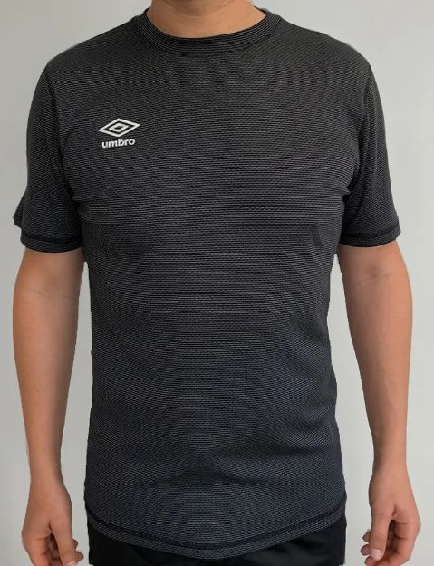 Imagen de Remera Manga Corta Umbro Para Hombres Deportiva Loose Cation Gris Oscuro L