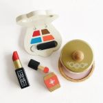 Imagen de Bolsa Cosméticos De Madera Juego Niños 3 Años+ Belleza