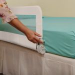 Imagen de Baranda De Seguridad Cama Bebes Retráctil Blanca Dreambaby Blanco Liso