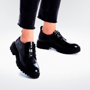 Imagen de Pomada liquida negra lustra zapatos con esponja 75 Ml