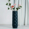 Imagen de Florero ceramica blanco labrado
