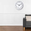 Imagen de Reloj de pared redondo blanco y negro clasico- 29,5cm.